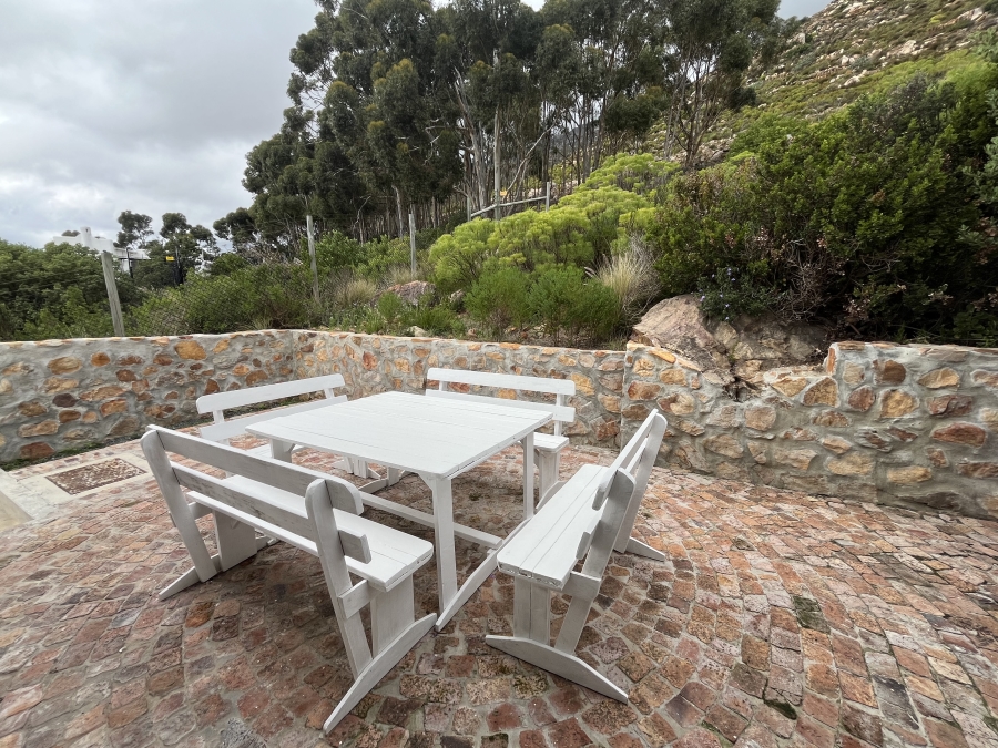 To Let 5 Bedroom Property for Rent in Mountainside Western Cape